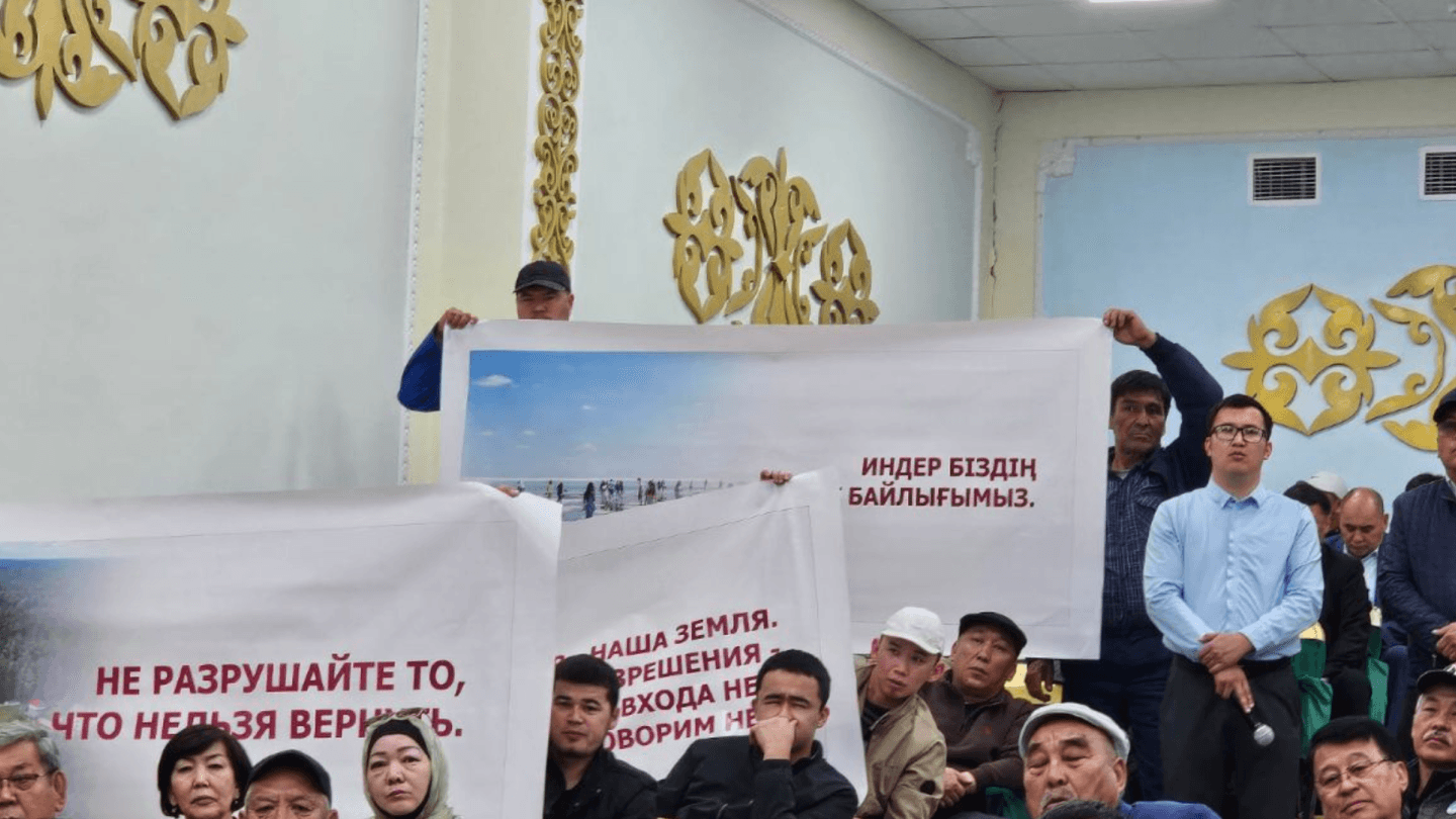 Индер көліндегі дау: тұз өндіру жобасы халықты екіге жарды
