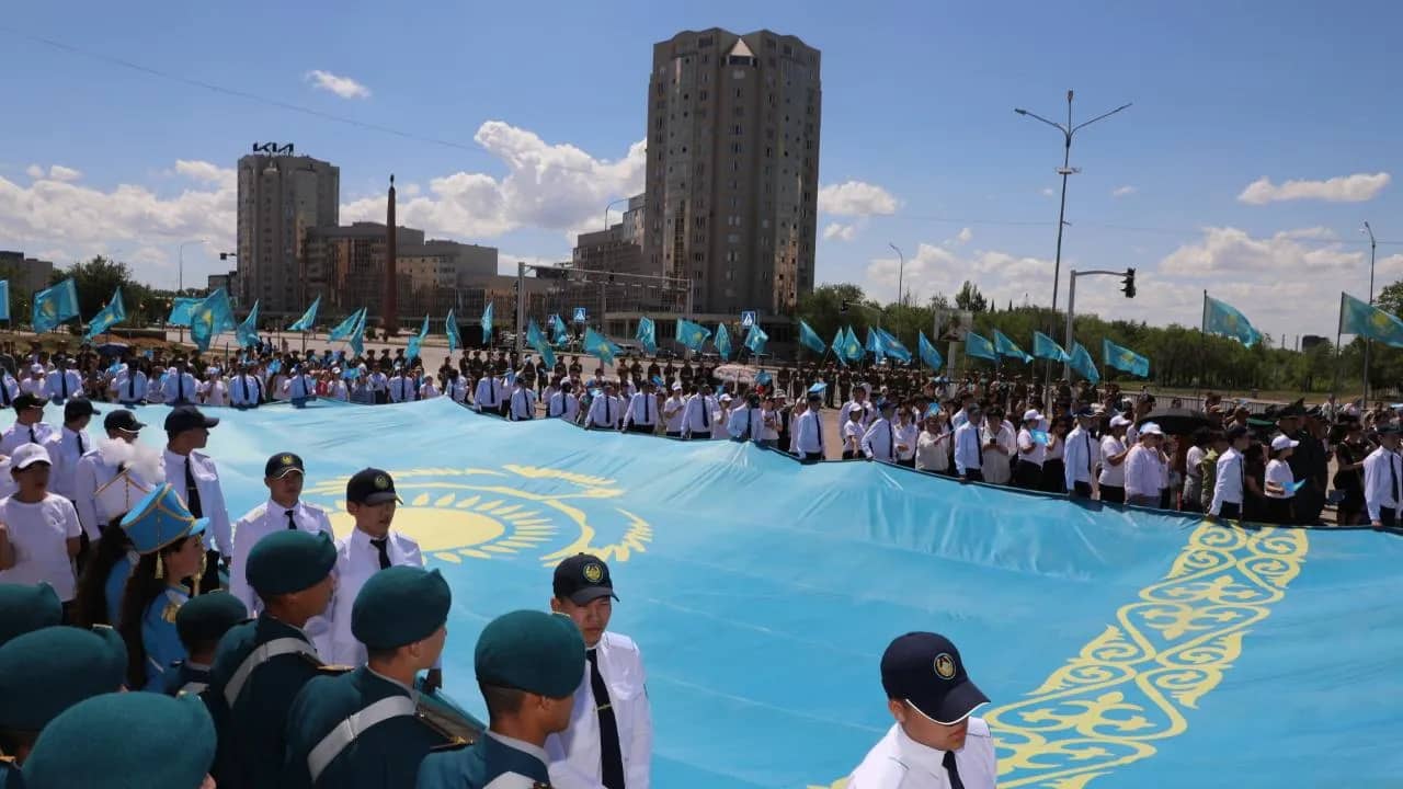 Қарағандыдағы Мемлекеттік рәміздер алаңына төрт мыңнан астам адам жиналды