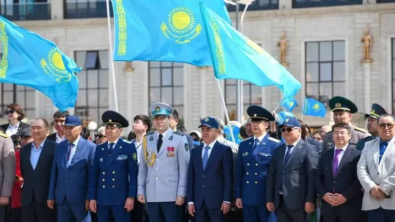 Батыс Қазақстан облысының әкімі Нариман Төреғалиев мемлекеттік ту көтеру рәсіміне қатысты