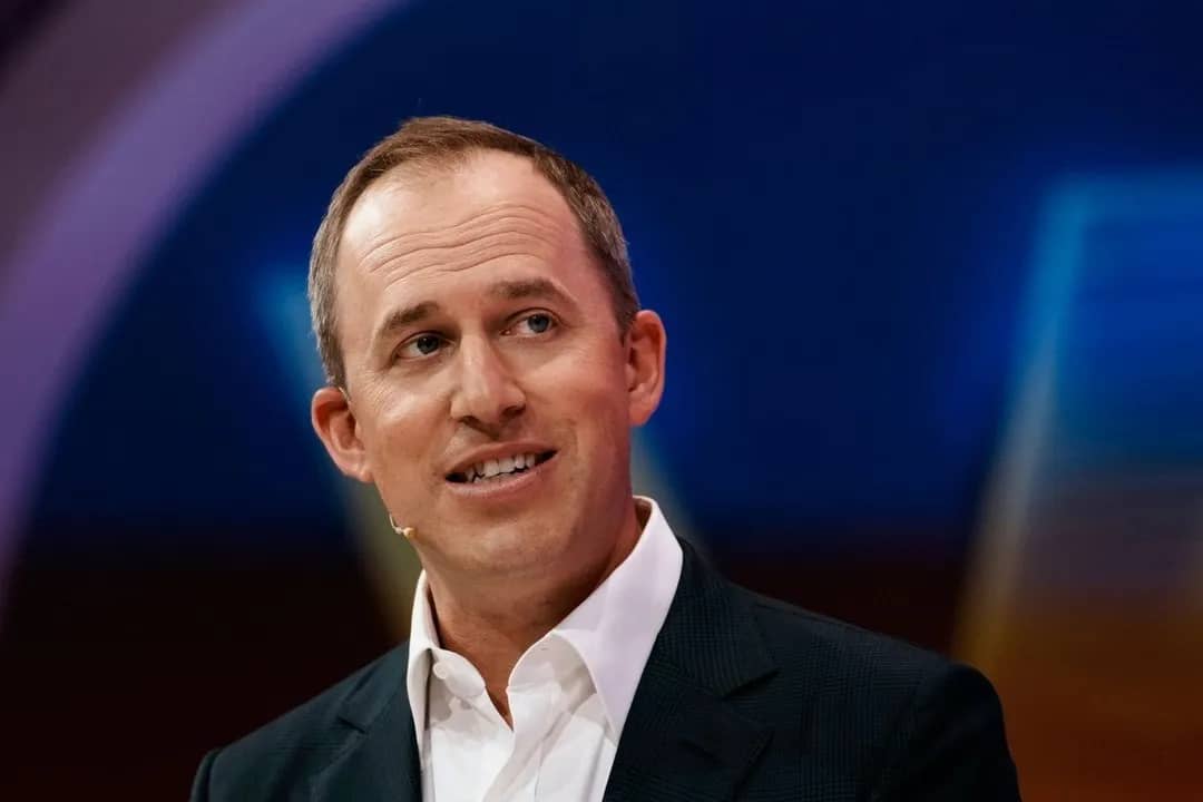 AI нарығындағы қызу бәсеке: Sierra стартапы $950 млн инвестиция тартты