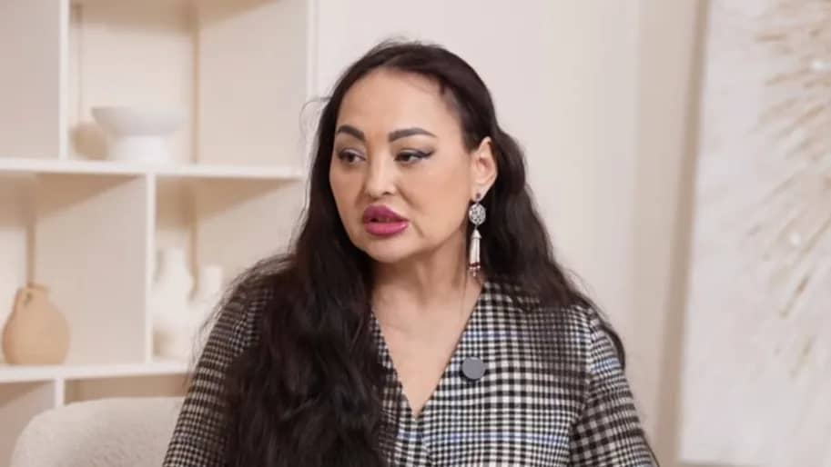 «Зәкеңнің екі баласы да баспанасыз»: Құралай Нұрқаділова еш жерде айтпаған құпияларын ашты