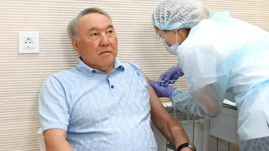 «Дәрігерлер 2,5 сағат ота жасаған»: Назарбаев шұғыл түрде ауруханаға жеткізілді