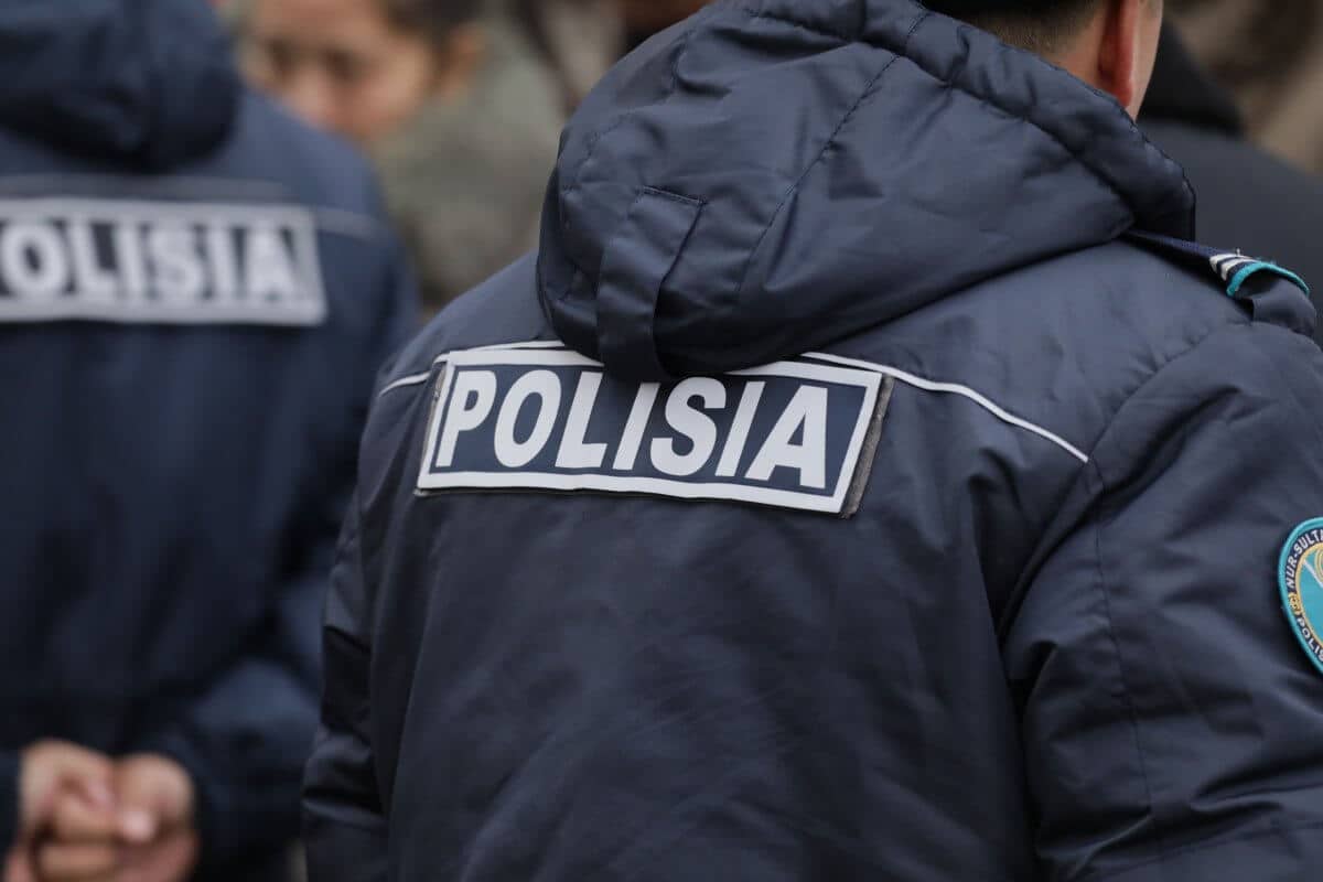 Жаңатас қаласында полицейге пышақ ұрған тұрғын 9 жарым жылға сотталды