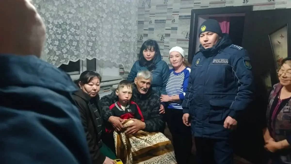 Абай облысында боранда адасып кеткен 8 жасар бала аман табылды