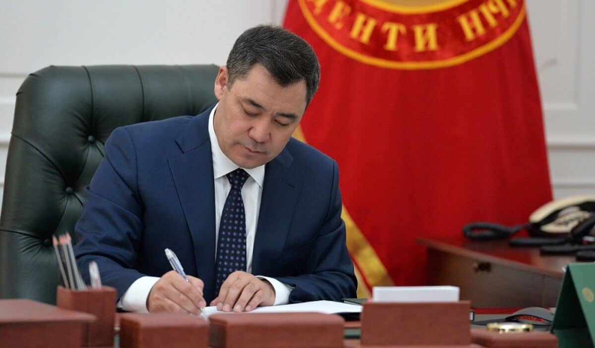 Қырғызстан президенті Шетел өкілдері туралы заңға қол қойды