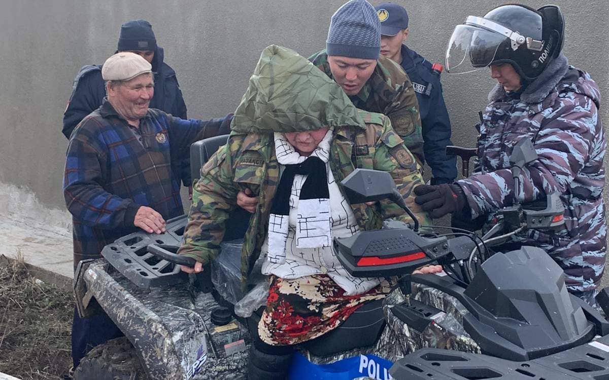 Су тасқыны: Орал қаласындағы саяжайлардан тұрғындар көшіріліп жатыр