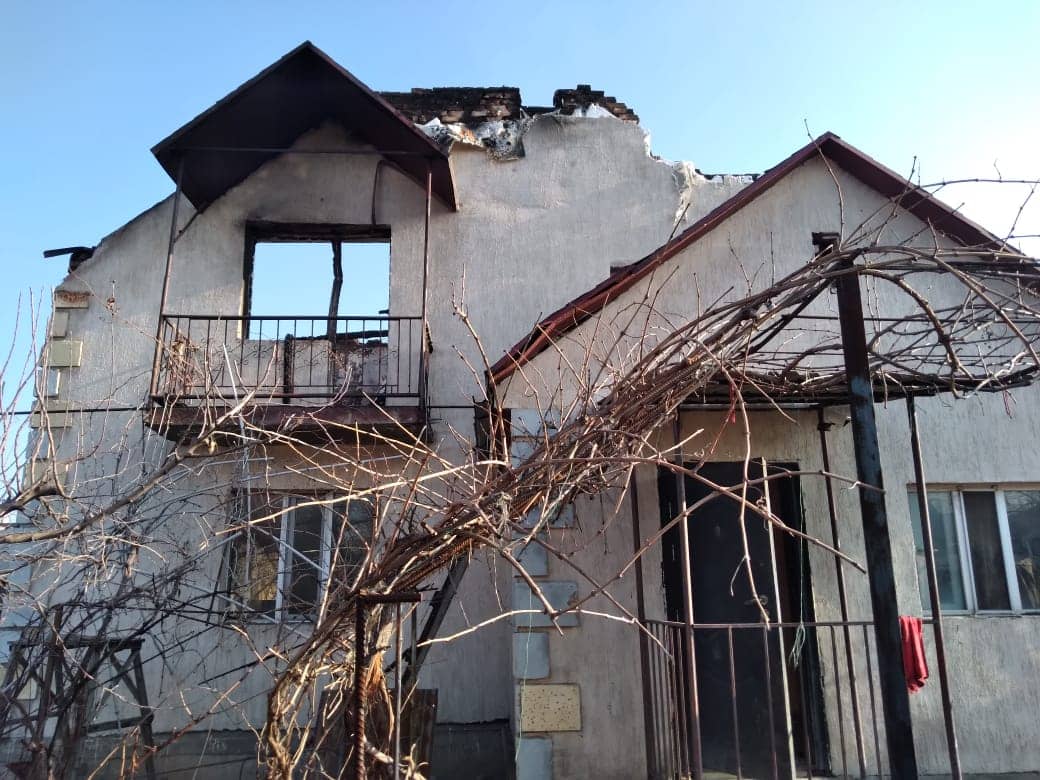 Алматыда мұғалімнің үйіне найзағай түсті