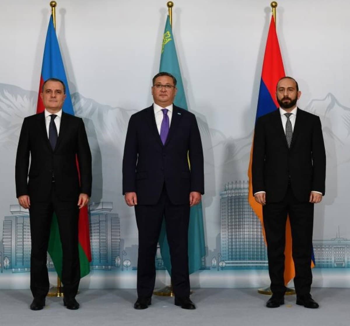 Алматыда кездесу өткізген Әзербайжан мен Армения минстрлері хабарлама таратты