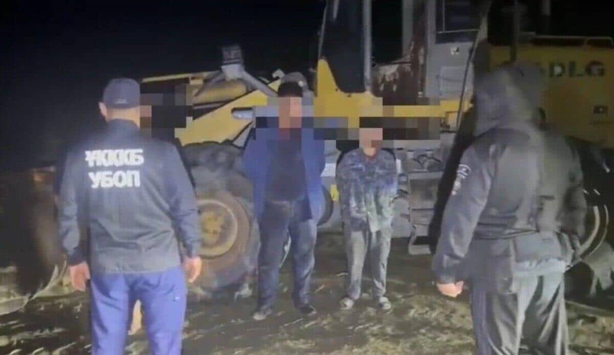 Түркістан облысында жер қойнауын заңсыз пайдаланған топ ұсталды (ВИДЕО)