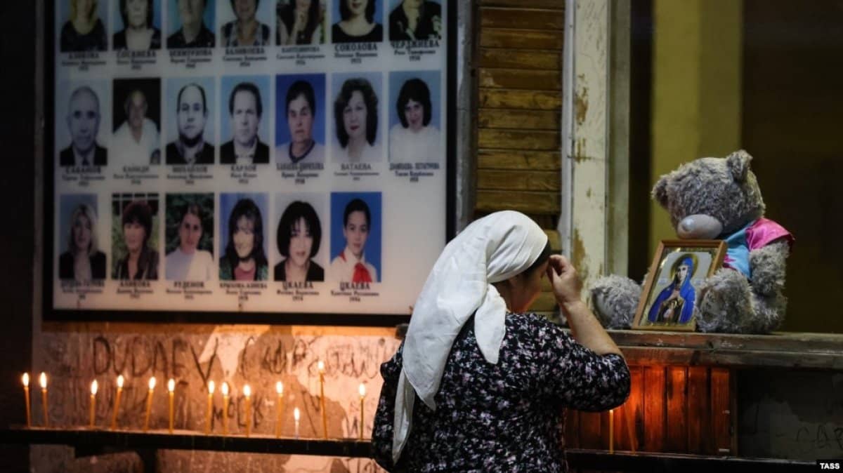 Шәміл Басаев ойраны: 186 бала,158 ересек қаза тапқан Беслан террактісіне 20 жыл
