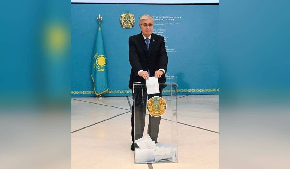 Тоқаев АЭС салу бойынша референдумда дауыс берді