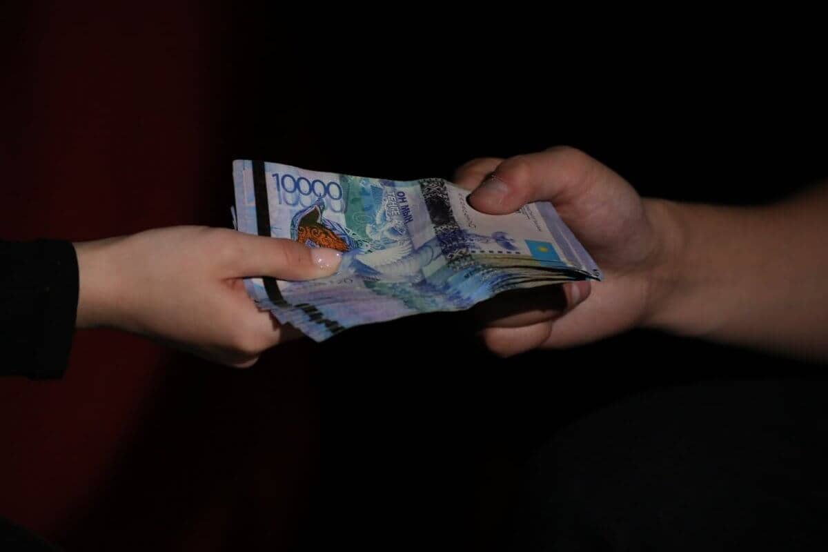 35 млн теңге: Өскеменде ХҚКО басшысы сотталды