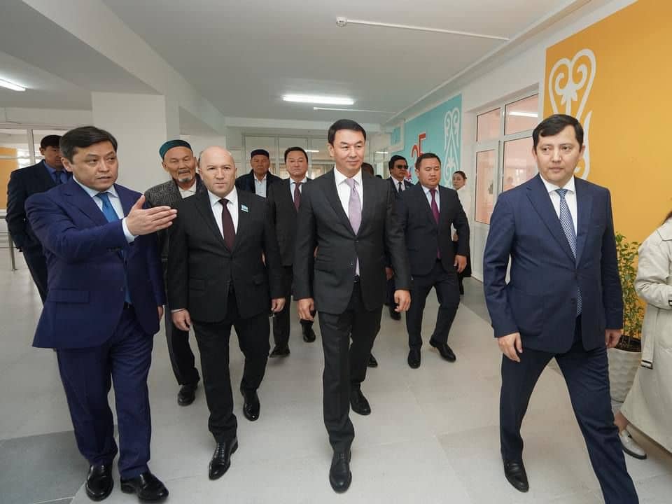 Республика күні: Түркістанда жаңа білім нысаны қолданысқа берілді