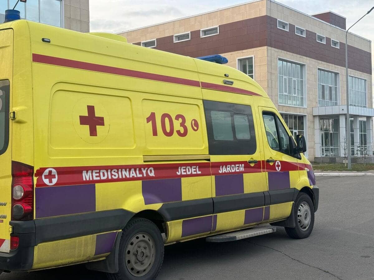 Терезеден шықпақ болған: Павлодарда екі студент 4-қабаттан құлап кетті