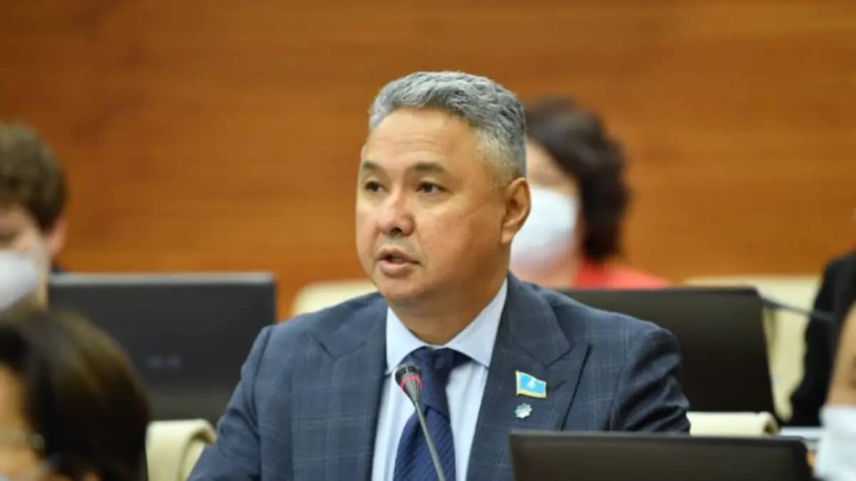 Назарбаев кеткенде жылаған депутат елді «Штрафстан» дегеніне өкініп қалды