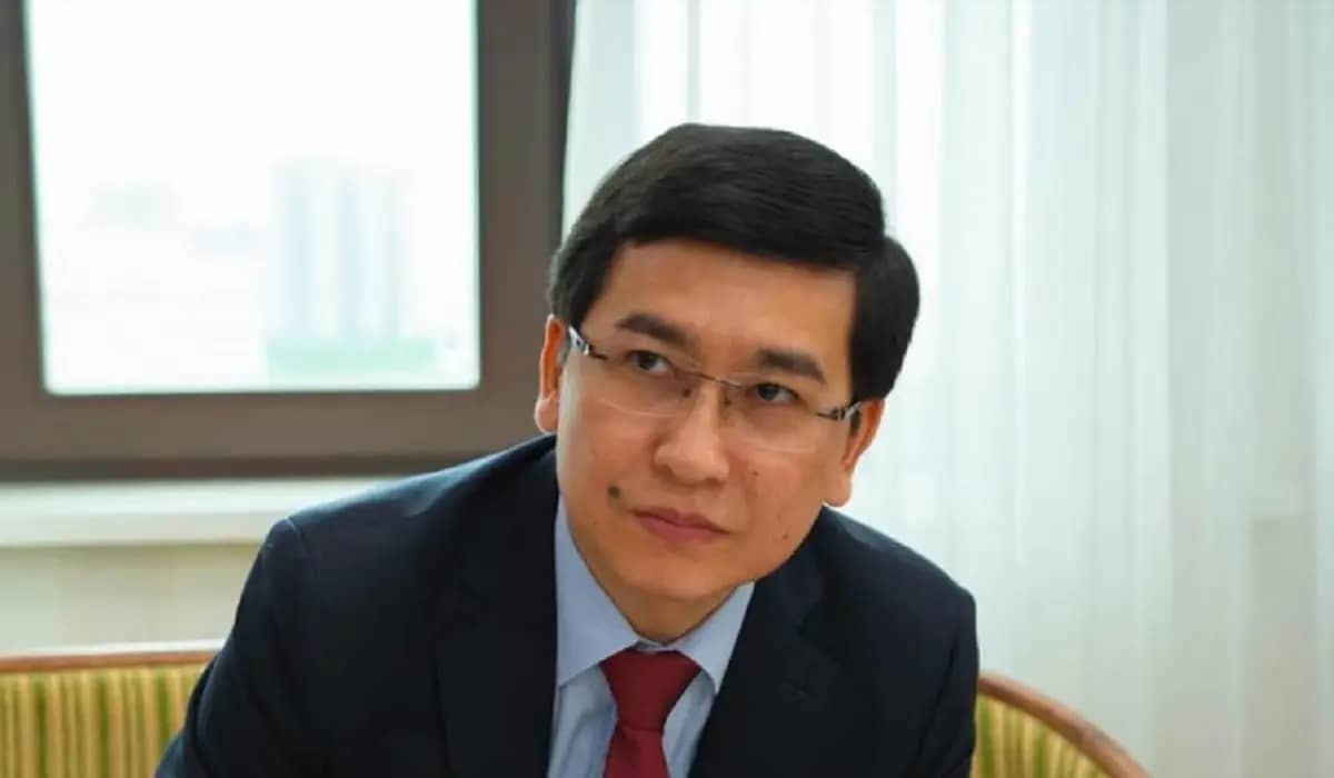 Аймағамбетов 5 айлық баланың тісін емдеген МӘМС жүйесін түбі тесік қайыққа теңеді (ВИДЕО)