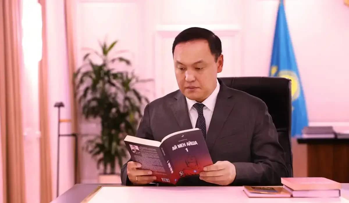 Жамбыл облысының әкімі жаңа жылдағы 4 күн демалыста екі кітап оқып тастады