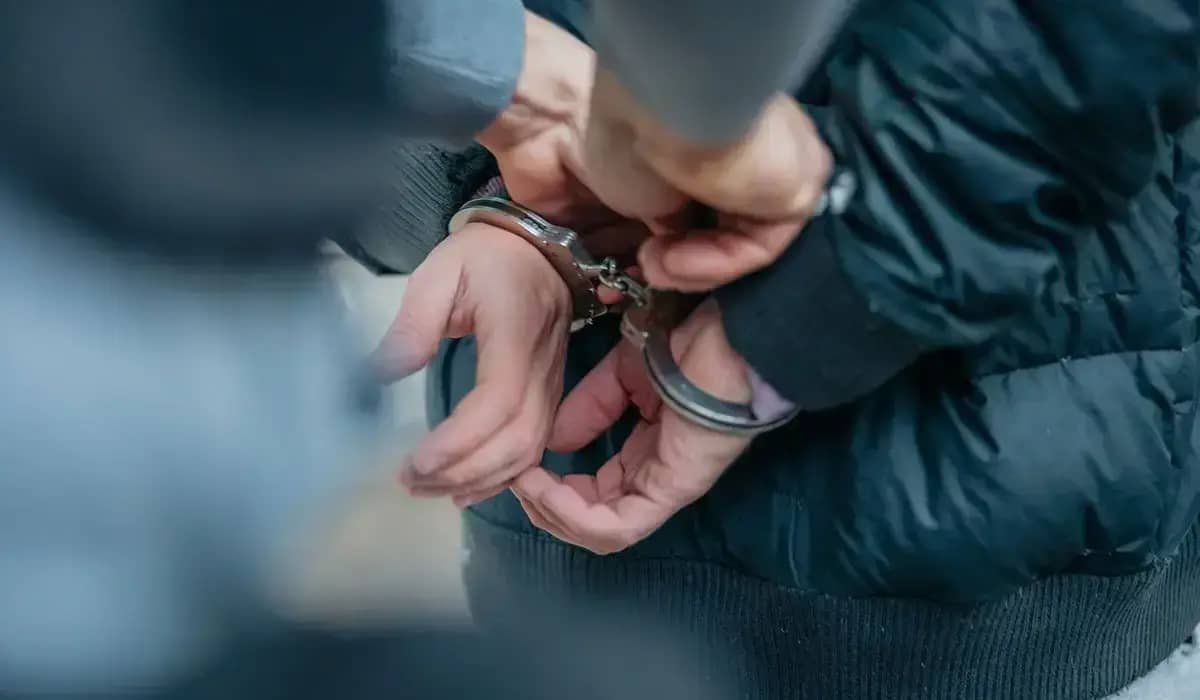Ұлттық банк қызметкері болып танысқан алаяқ адамдардан ақша бопсалаған  