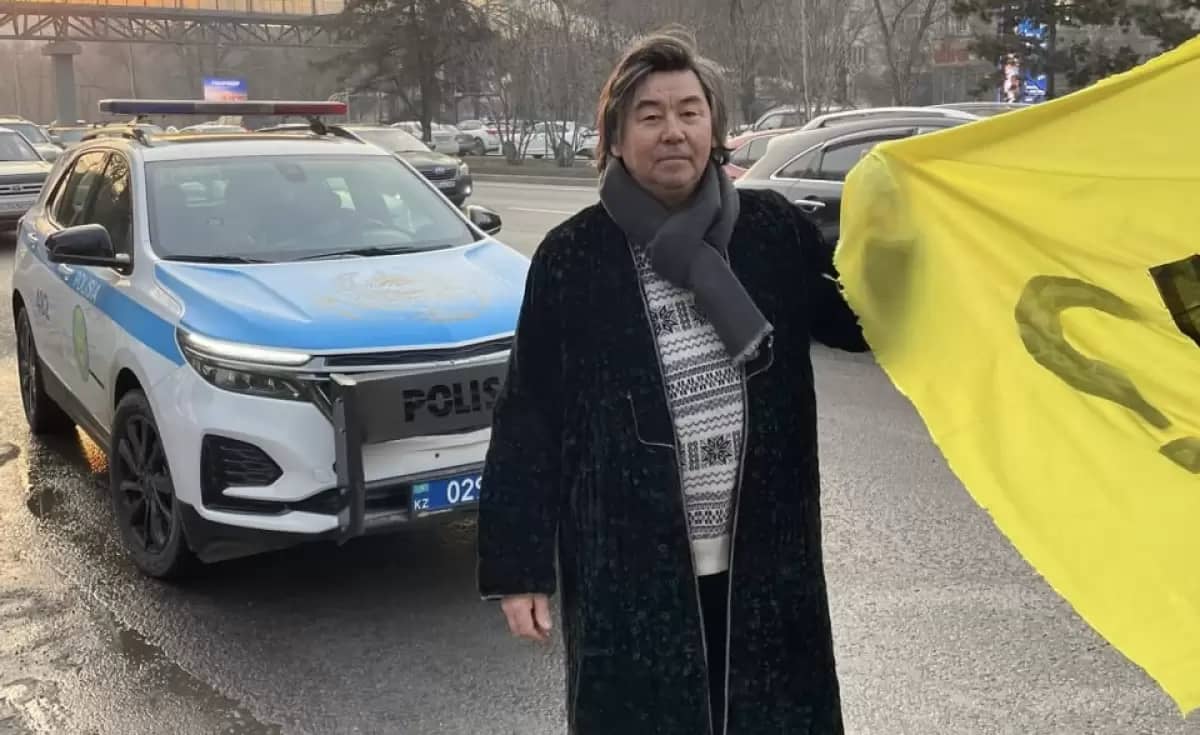 Алматыда бірыңғай уақыт белдеуіне наразылық білдірген суретші Асхат Ахмедияров ұсталды