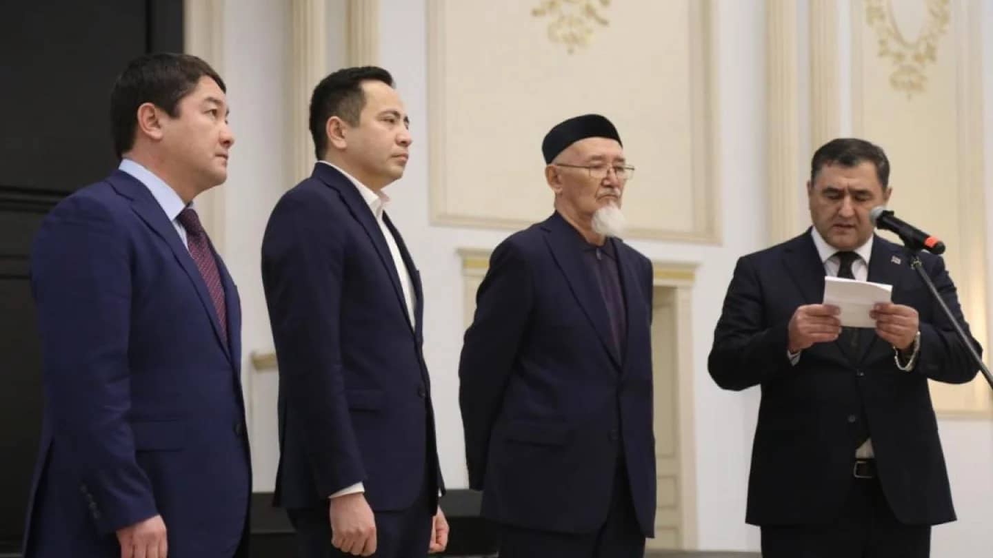 Әзербайжандық кәсіпкер Ақтауда ұшақ апатынан қаза тапқан қазақстандықтардың отбасыларына Алматыдан пәтер сыйлады