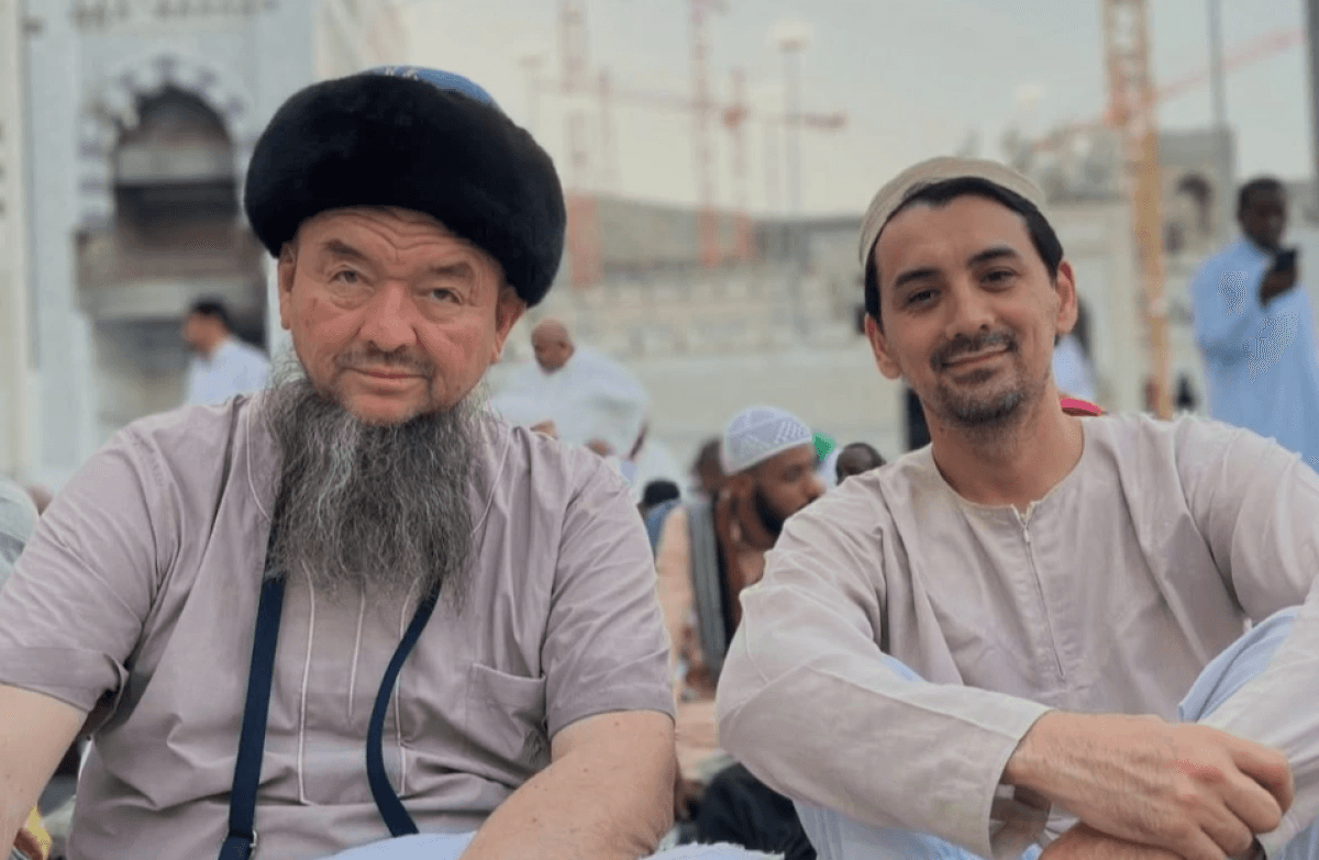 «Жастардың көзін ашты»: Сарыағашта балаларға аяғын уқалатқан имам танымал әншінің нағашысы болып шықты