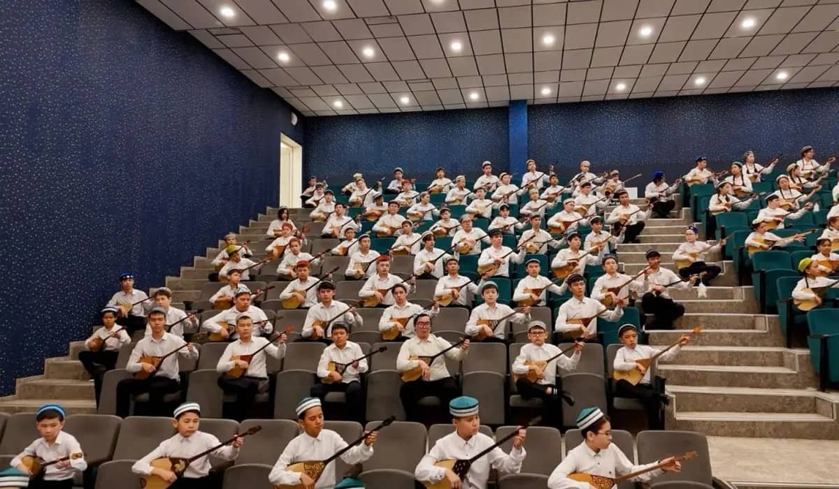 Қазақстанда 1 миллион бала күйлерді бірге орындаған челленджге қатысты