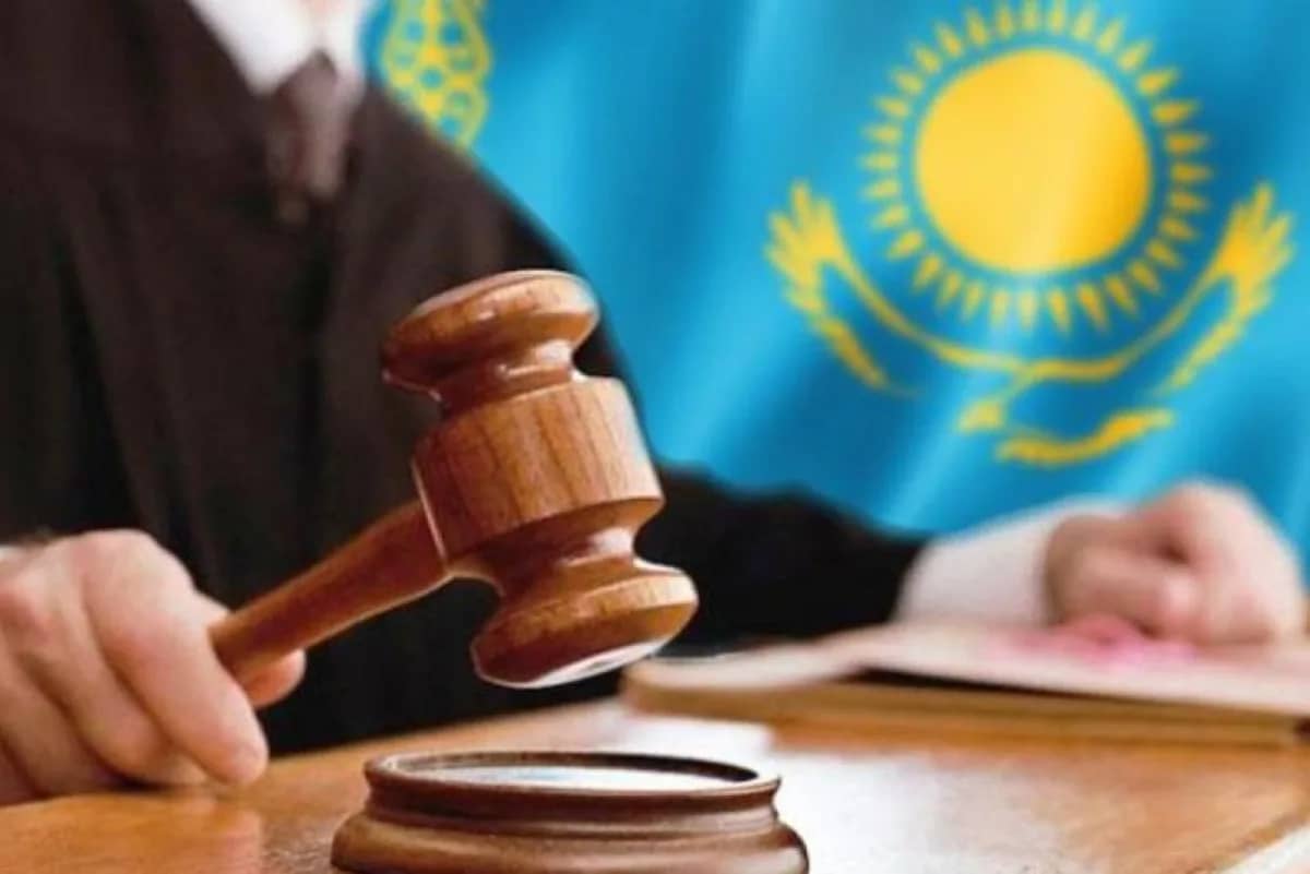 Банкомат жанында кезекке таласқан жігіт ескерту жасаған әйелді соққыға жығам деп сотталды