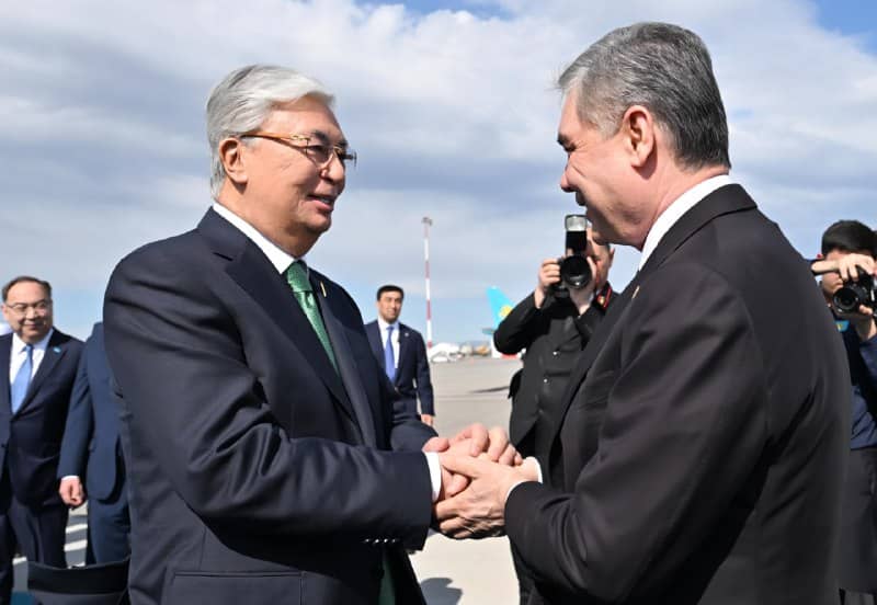 Гурбангулы Бердімұхамедов Қазақстанға келді