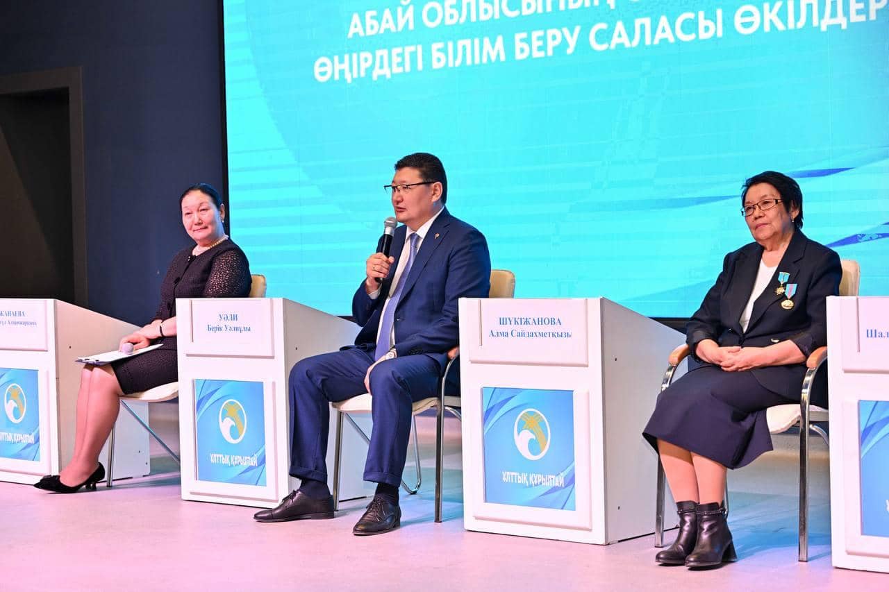«Адалдық – адамзаттың асыл қасиеті»: Берік Уәли «Адал азамат» бағдарламасы аясында келешек ұрпақ тәрбиесі атты жиынға қатысты