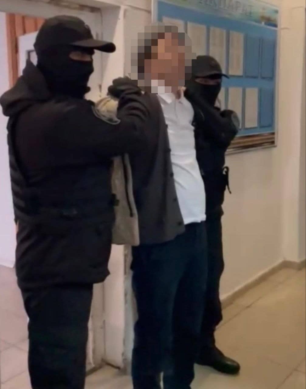 Арқалықта блогер өзіне ақша қарыз болғандарды зорлаған