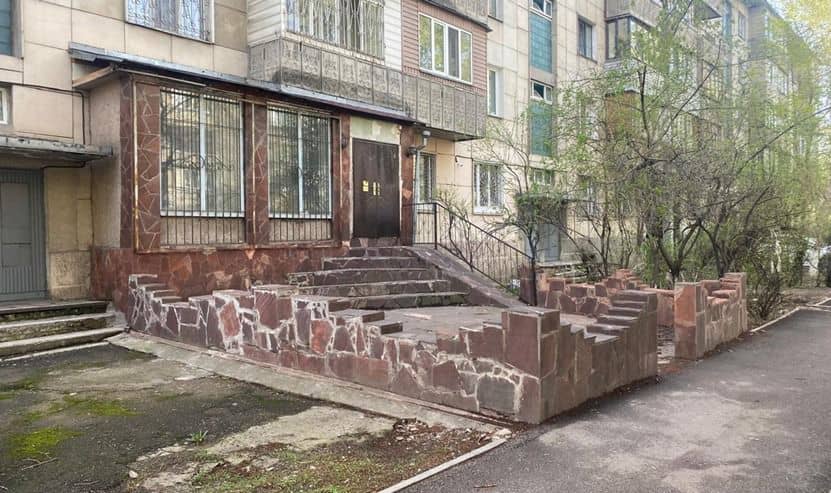 Алматыда заңсыз салынған кезекті нысан сүрілді