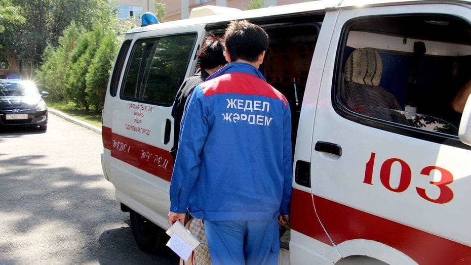 Текеліде жедел жәрдем көлігі апатқа ұшырап, 87 жастағы науқас көз жұмды