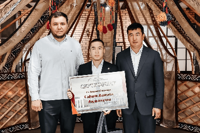 Оралдық боксшылар мен бапкерлерге пәтер кілттері табысталды