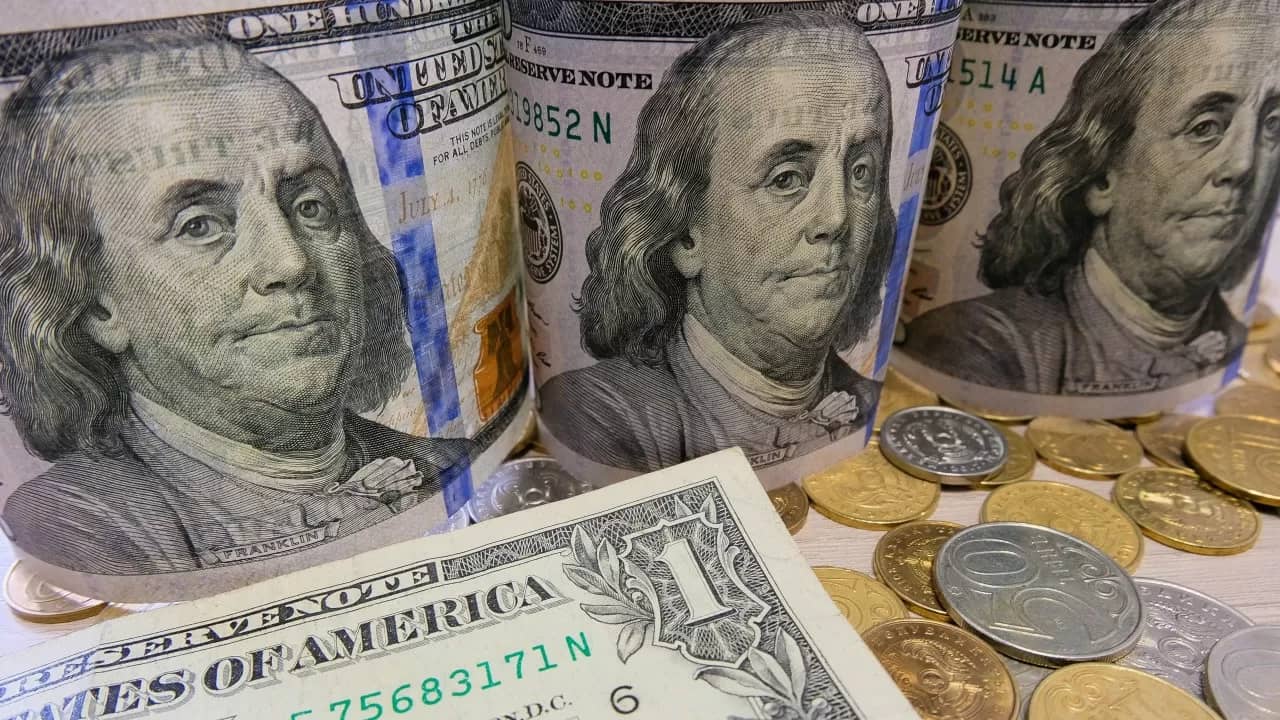 Девальвация ма, әлде дүрбелең бе — доллар бағамы 541 теңгеге жетті