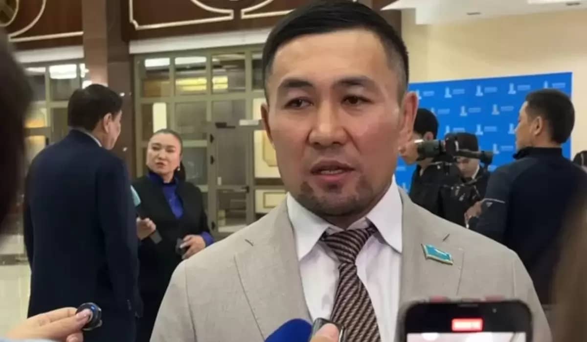 «Сонша сынайтындай адам өлтірдім бе?»: Мәжіліс мінберінде анасын құттықтаған Назаров өз әрекетін түсіндірді