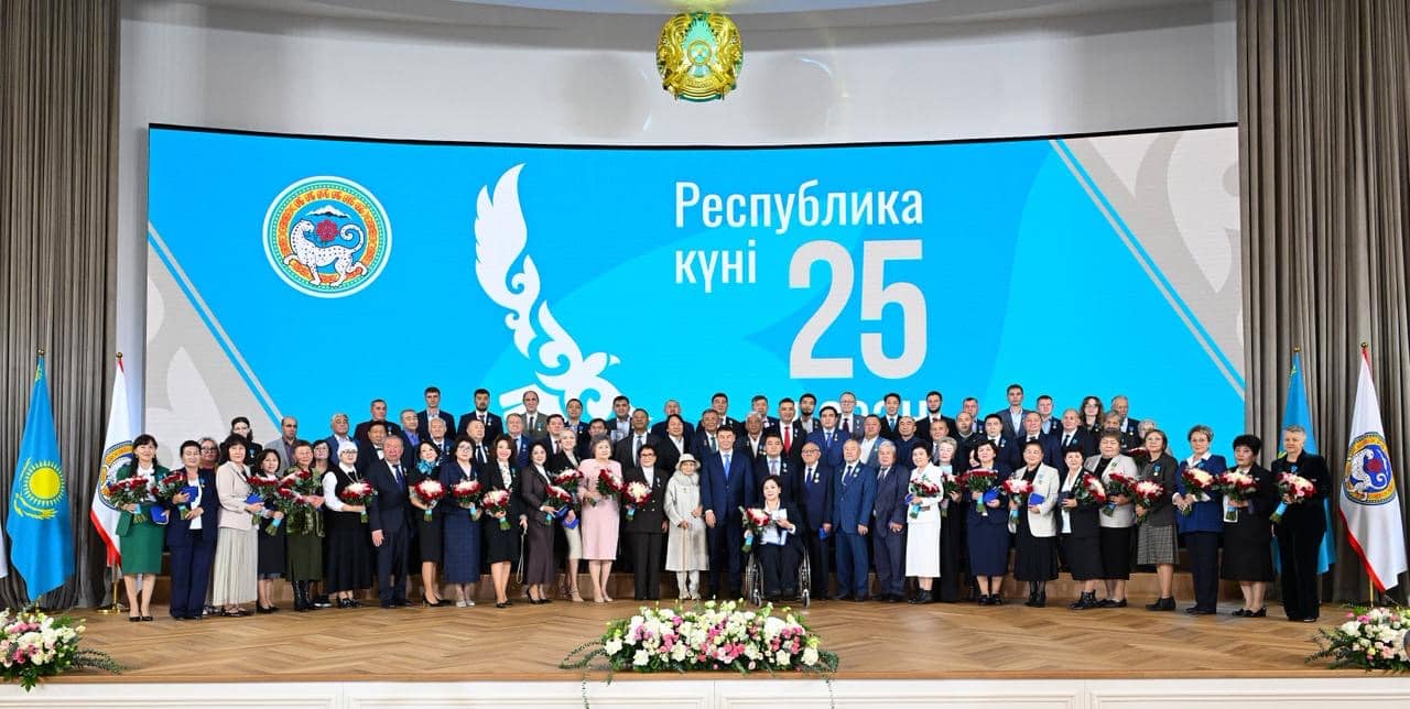 Республика күніне орай Дархан Сатыбалды Мемлекет басшысының атынан алматылықтарға мемлекеттік наградалар табыстады
