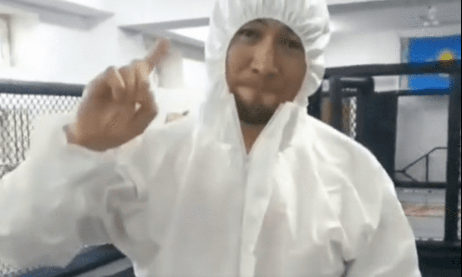 «Коронавирустың қорғаныш киімін салмақ қууға пайдалануға болады»: Ардақ Назаров тағы күлкіге қалды