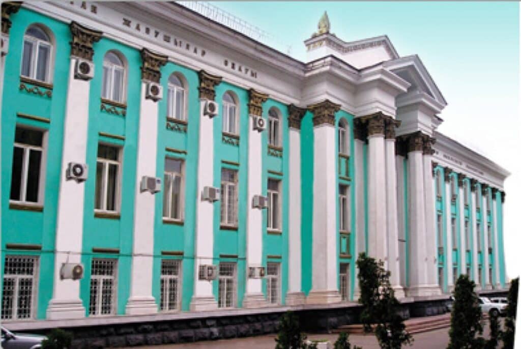 «Сүмелектердің мекені»: белсенді Жазушылар Одағын аямай сынға алды