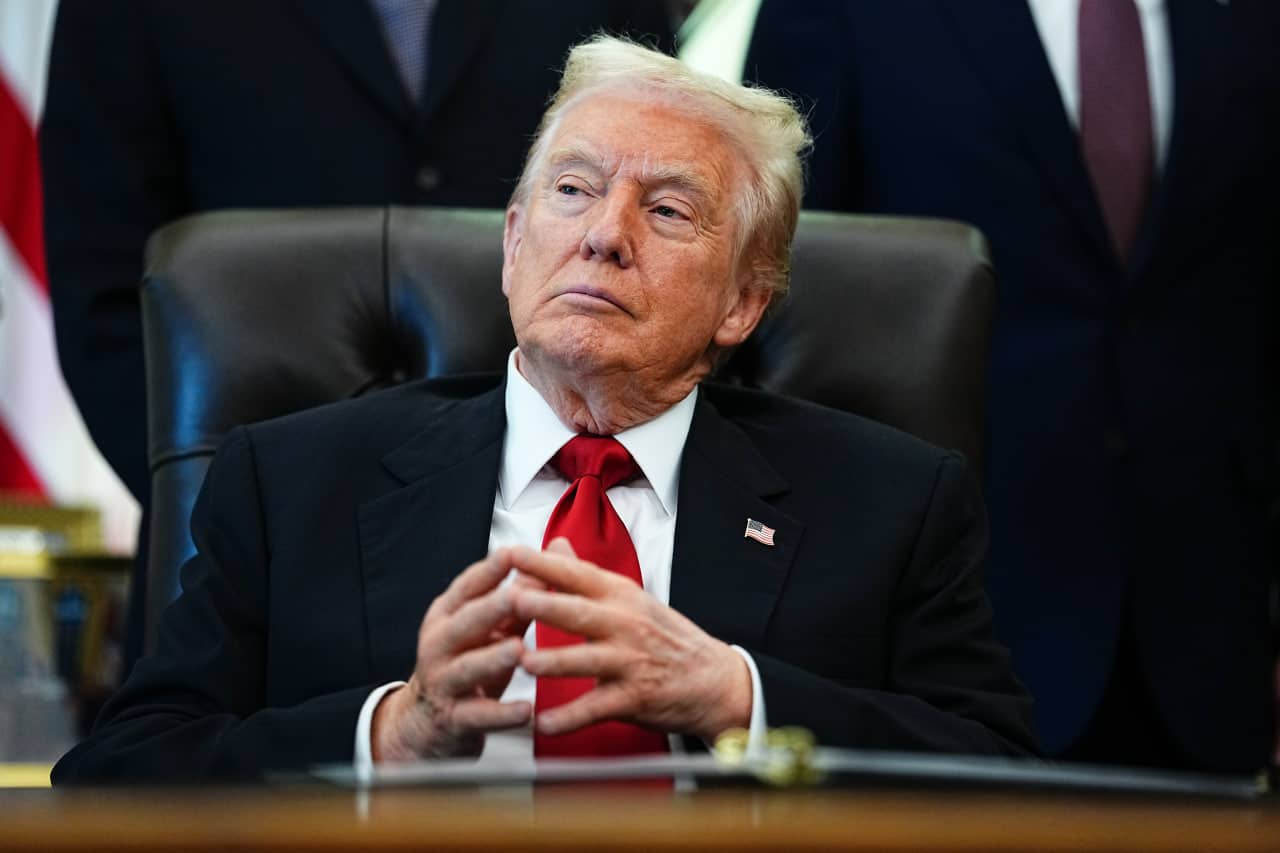 Трамп әрбір америкалық азаматқа 2 мың доллар төлеуге уәде етті