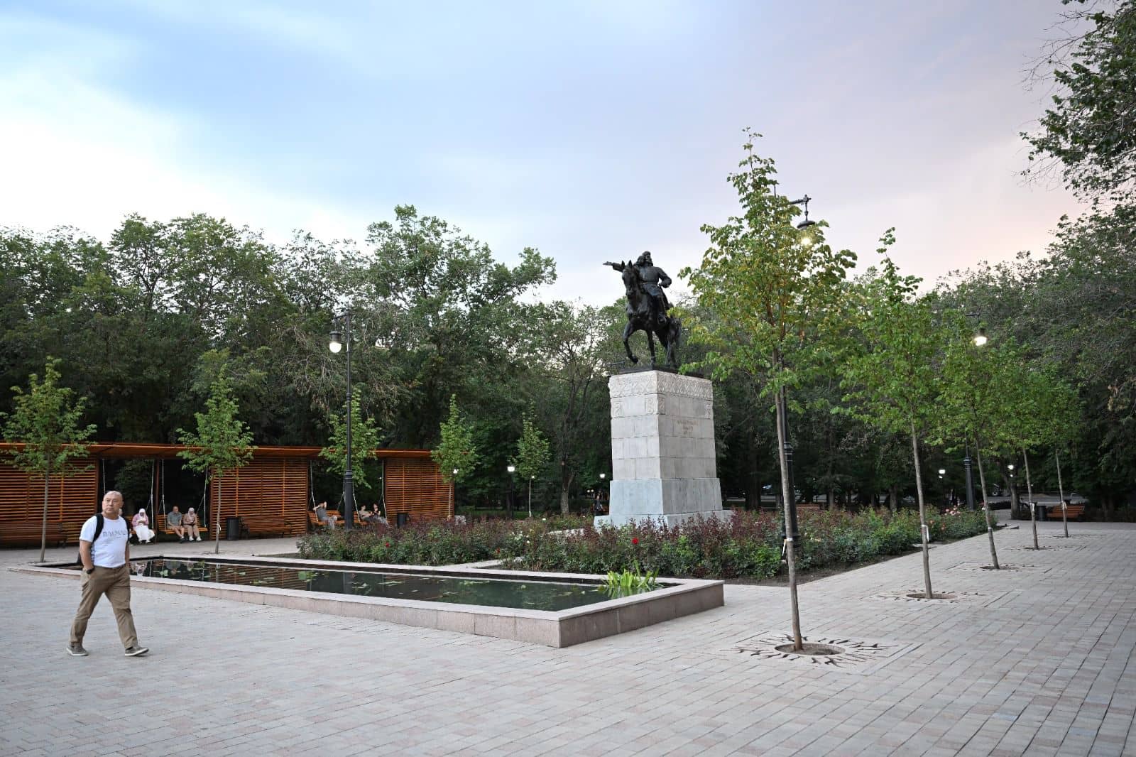 Алмалы ауданында тозған желілер жаңартылып, көше жарығы заманауи форматқа өтті
