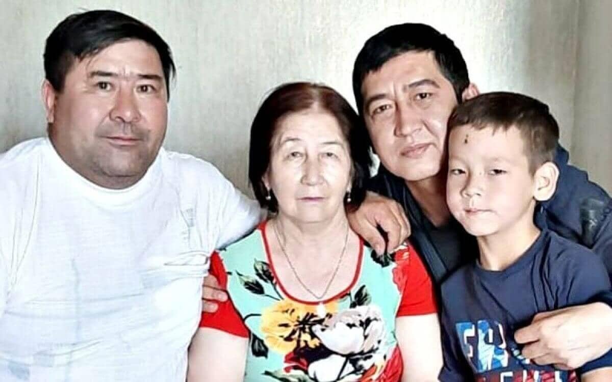 Ринат Зайыттың отбасы қара жамылды
