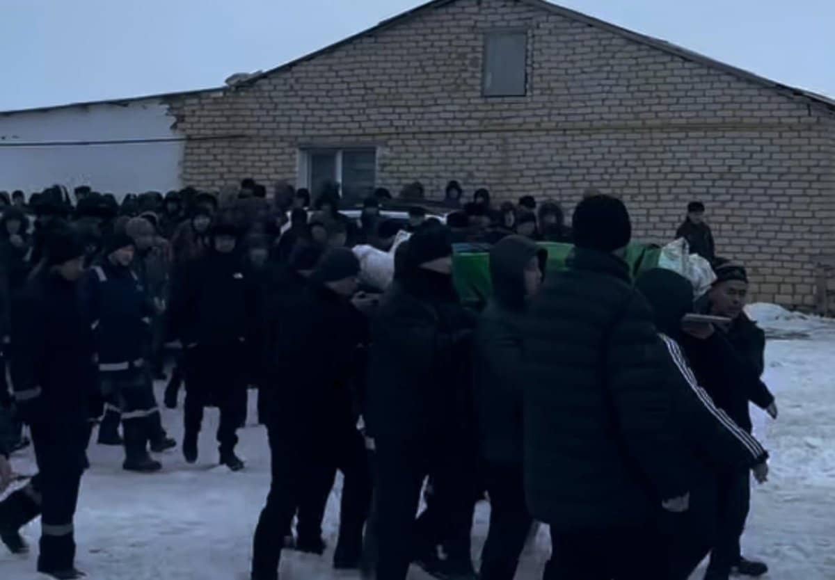«Екінші рет көмілген жазықсыз жандар»:  Жангелдин ауданында қастандықтан мерт болған ерлі-зайыптыны елі ақтық сапарға аттандырды