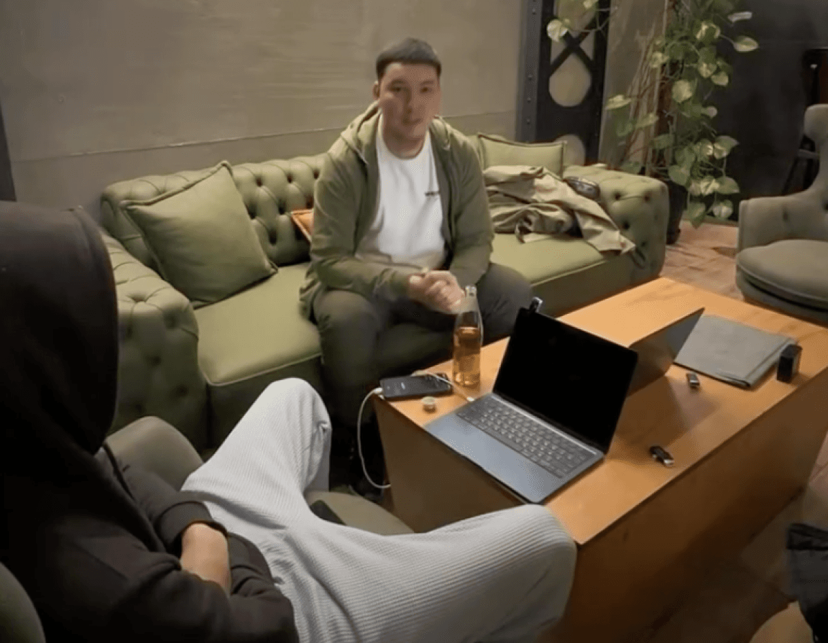 «Біреуінің інісі – қылмыскер, бірақ жоғары жақта отыр.»: Атыраулық хакер өзіне қысым көрсеткендерді көпшілікке әшкерелейтінін айтты