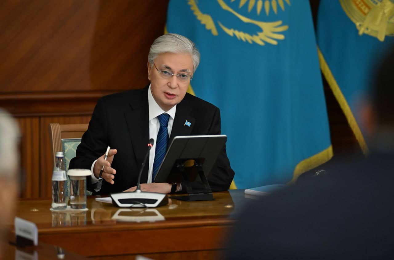 Тоқаев денсаулық сақтау мен білімге бөлінген қаражатты жымқырғандарды жазаға тартуды тапсырды