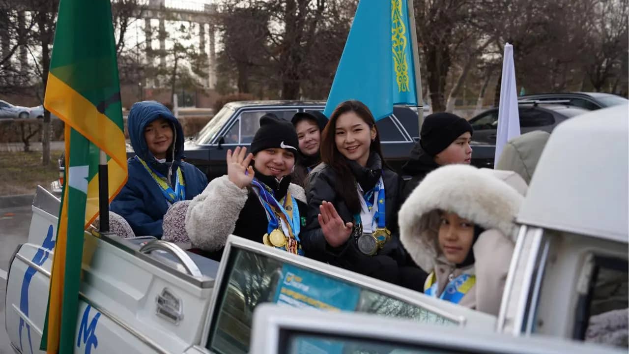 Референдум: Қонаев қаласында ретрокөліктер шеруі өтті