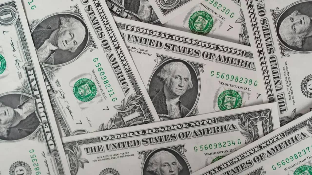 Доллар 500 теңгеден төмендеді: 3 наурыздағы саудадан кейінгі жаңа бағам