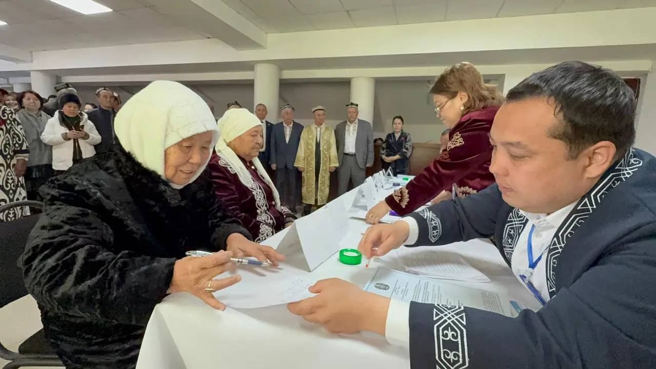 Панфилов ауданында Еңбек Ері мен олимпиада жүлдегерінің анасы таңдау жасады