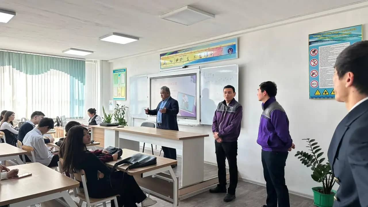 Алматыда оқушыларға жол саласы мамандықтарының маңызы түсіндірілді
