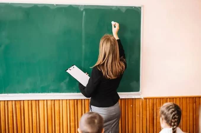 15 жастағы оқушы мұғалімін «жезөкшелер» тобына тіркеп , масқаралаған