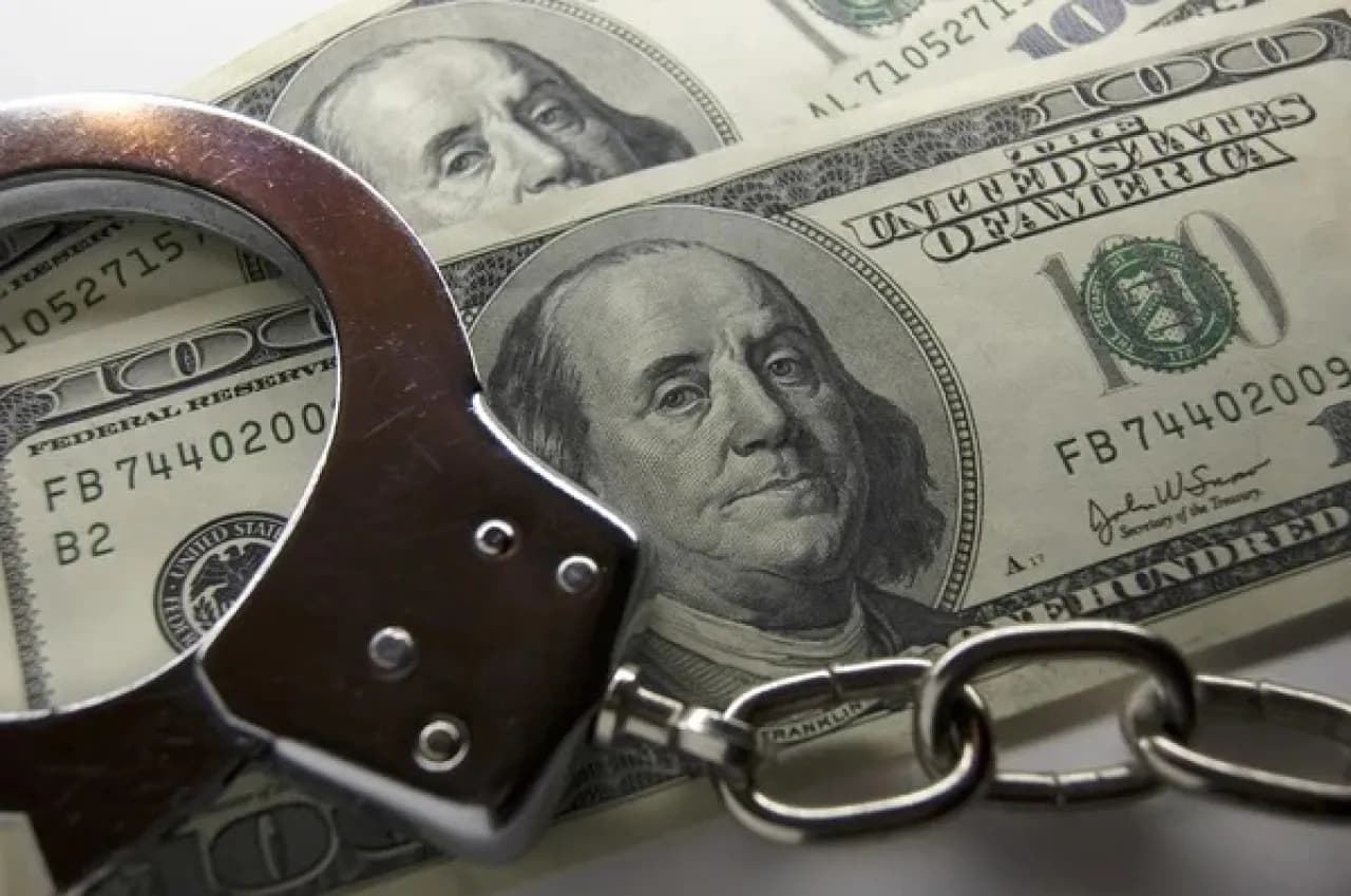 Қазақстаннан 6,9 млрд теңгені заңсыз әкетпек болған: шекарада заңсыз ақша алып өтпек болғандар ұсталды